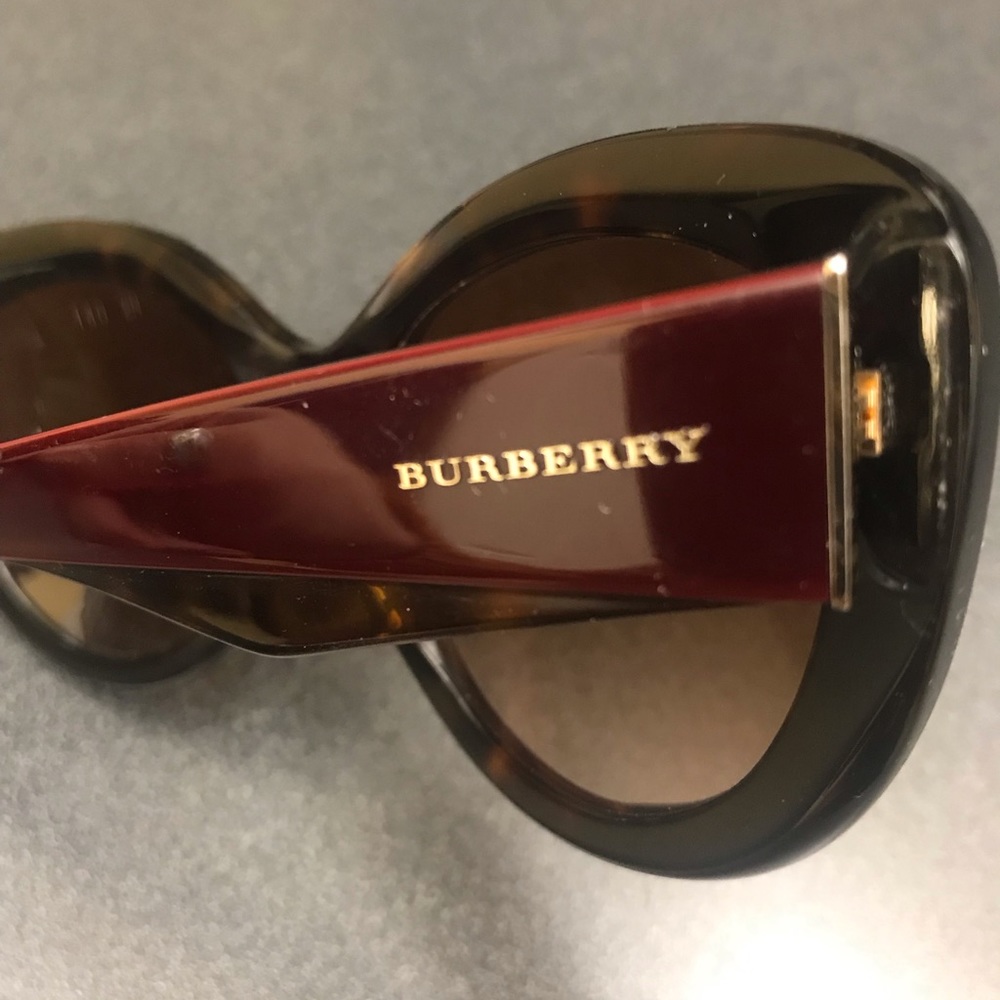 Burberry B4253 Sunglasses 🕶